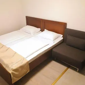 Zender , Bucureşti România
